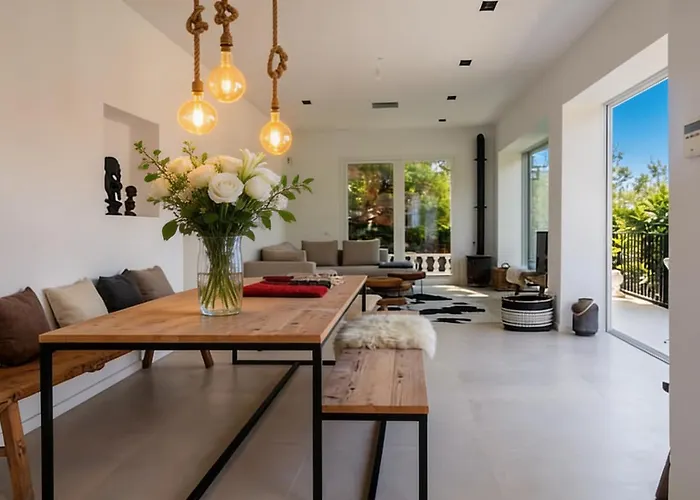 Colonial. Impressive Views Of The Sea. High Design. Renovated.