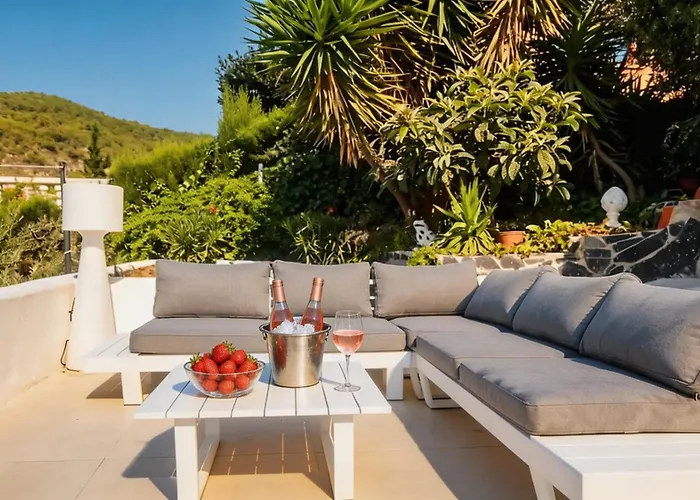 Colonial. Impressive Views Of The Sea. High Design. Renovated. Sitges