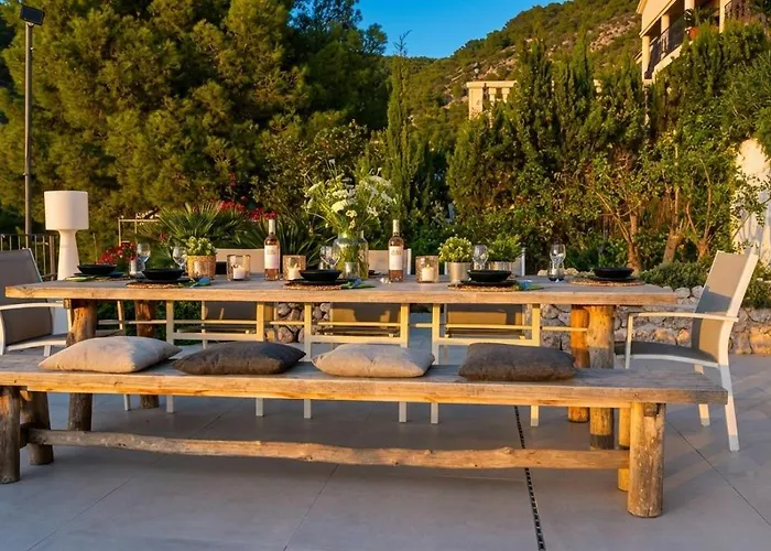 Villa Colonial. Impressive Views Of The Sea. High Design. Renovated.