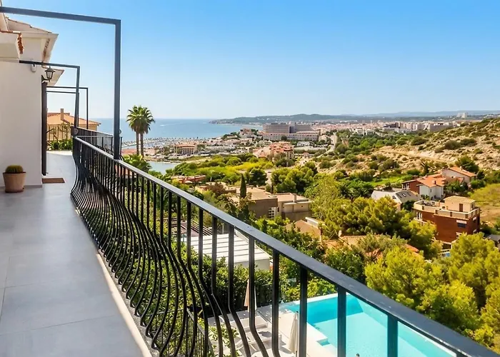 Villa Colonial. Impressive Views Of The Sea. High Design. Renovated.