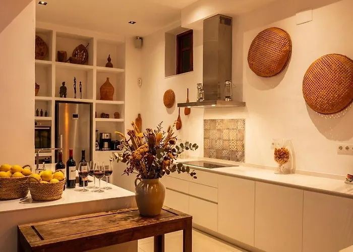 Colonial. Impressive Views Of The Sea. High Design. Renovated. Villa Sitges