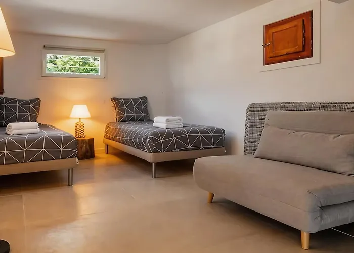 Colonial. Impressive Views Of The Sea. High Design. Renovated. Villa