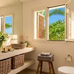 Villa Colonial. Impressive Views Of The Sea. High Design. Renovated.