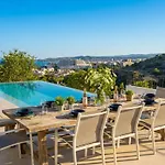 Colonial. Impressive Views Of The Sea. High Design. Renovated.