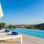 Colonial. Impressive Views Of The Sea. High Design. Renovated.