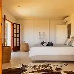 Colonial. Impressive Views Of The Sea. High Design. Renovated.