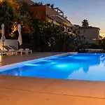 Colonial. Impressive Views Of The Sea. High Design. Renovated.