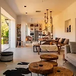 Colonial. Impressive Views Of The Sea. High Design. Renovated.