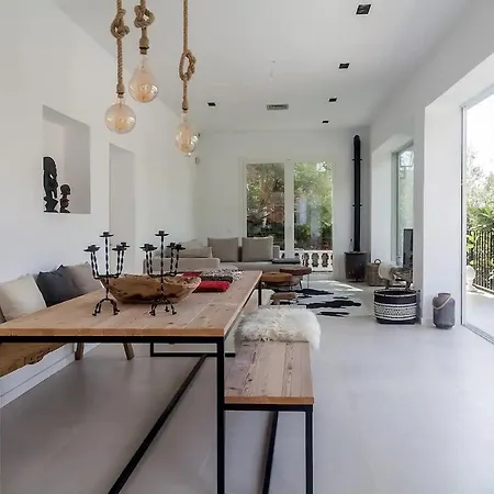 Colonial. Impressive Views Of The Sea. High Design. Renovated.