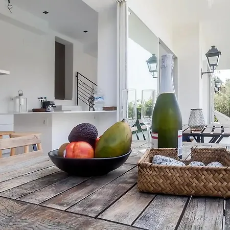 Colonial. Impressive Views Of The Sea. High Design. Renovated.