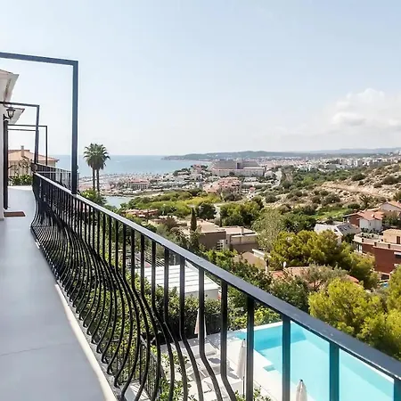 Willa Colonial. Impressive Views Of The Sea. High Design. Renovated. Sitges