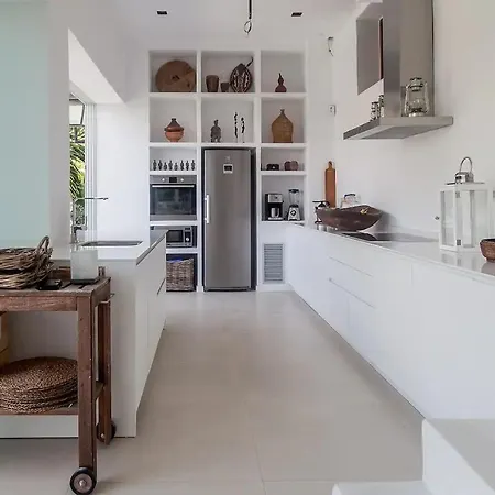 Colonial. Impressive Views Of The Sea. High Design. Renovated.