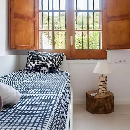 Colonial. Impressive Views Of The Sea. High Design. Renovated. Villa