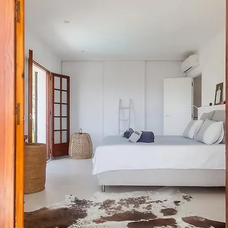 Villa Colonial. Impressive Views Of The Sea. High Design. Renovated.