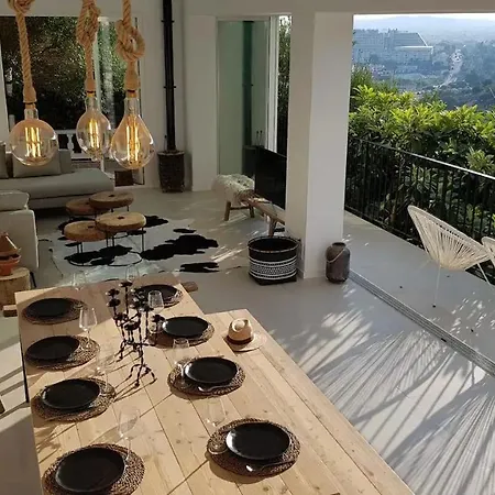 Villa Colonial. Impressive Views Of The Sea. High Design. Renovated. Sitges