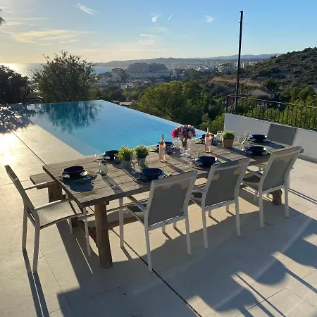 Colonial. Impressive Views Of The Sea. High Design. Renovated.