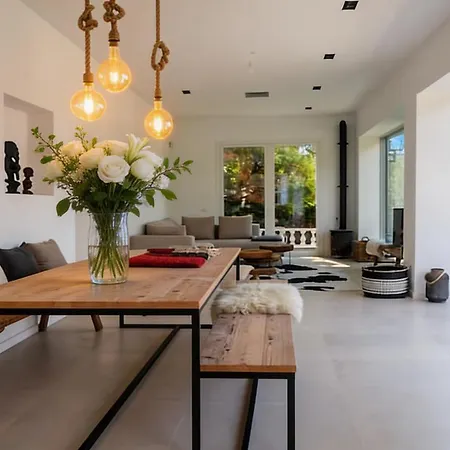 Colonial. Impressive Views Of The Sea. High Design. Renovated.