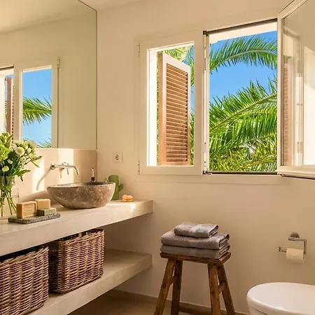 Villa Colonial. Impressive Views Of The Sea. High Design. Renovated.