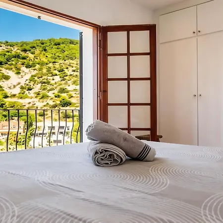 Vila Colonial. Impressive Views Of The Sea. High Design. Renovated.