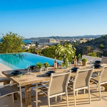 Colonial. Impressive Views Of The Sea. High Design. Renovated.
