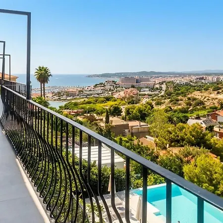 Villa Colonial. Impressive Views Of The Sea. High Design. Renovated.