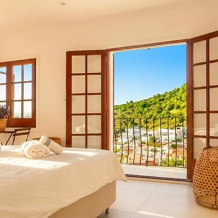 Colonial. Impressive Views Of The Sea. High Design. Renovated. Villa *