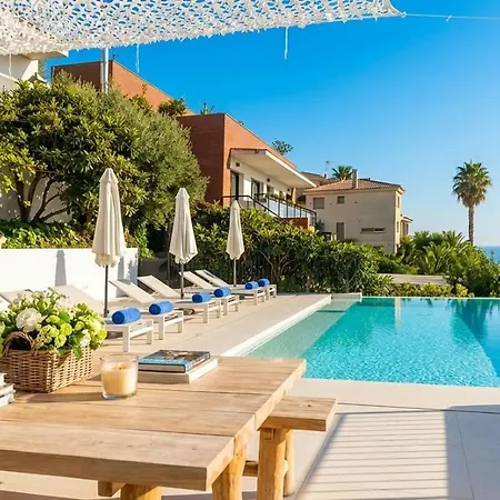 Villa Colonial. Impressive Views Of The Sea. High Design. Renovated.