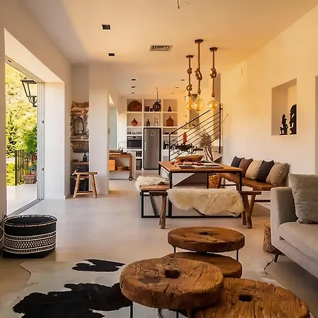 Colonial. Impressive Views Of The Sea. High Design. Renovated.