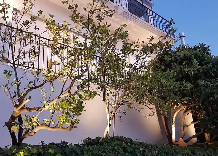 Villa Colonial. Impressive Views Of The Sea. High Design. Renovated. Sitges