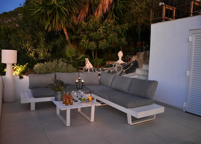 Colonial. Impressive Views Of The Sea. High Design. Renovated. Sitges