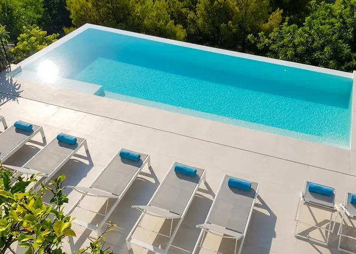 Colonial. Impressive Views Of The Sea. High Design. Renovated. Villa Sitges