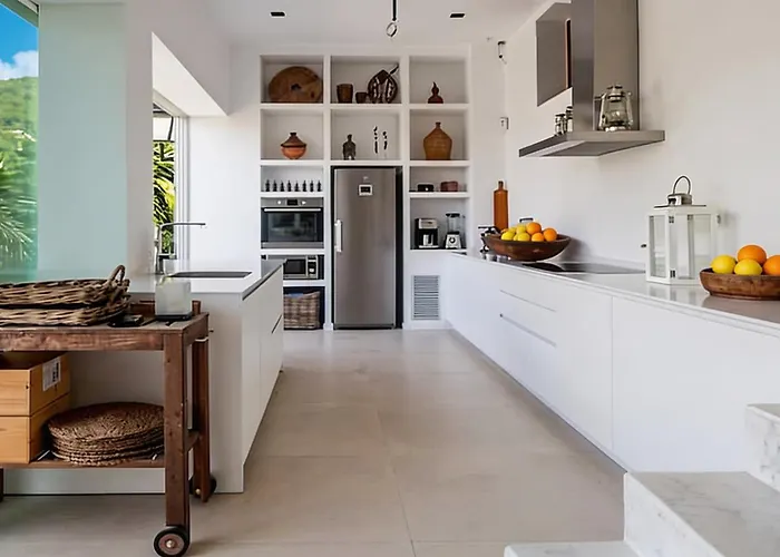 Colonial. Impressive Views Of The Sea. High Design. Renovated. Villa Sitges