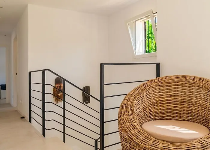 Colonial. Impressive Views Of The Sea. High Design. Renovated.