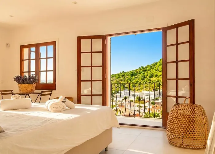 Colonial. Impressive Views Of The Sea. High Design. Renovated. Villa *