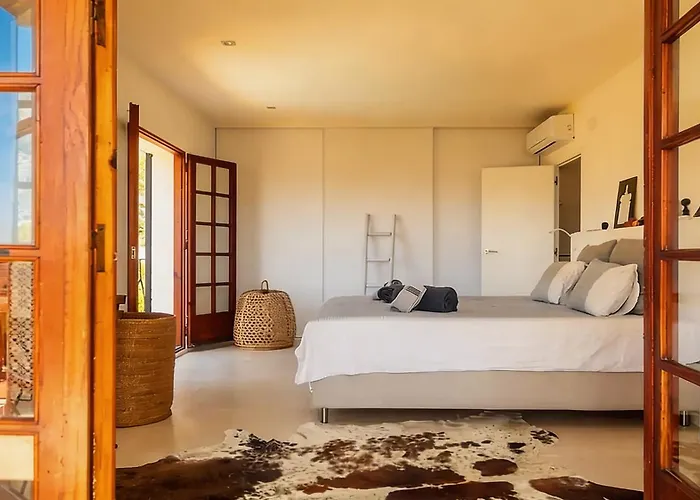 Colonial. Impressive Views Of The Sea. High Design. Renovated.