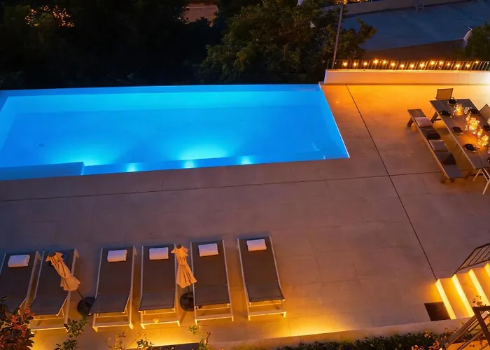 Colonial. Impressive Views Of The Sea. High Design. Renovated. Villa *