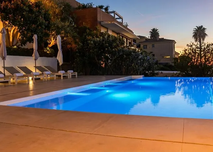 Colonial. Impressive Views Of The Sea. High Design. Renovated.