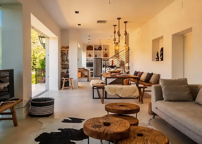 Colonial. Impressive Views Of The Sea. High Design. Renovated.