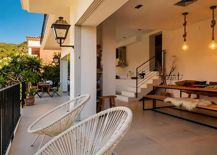 Colonial. Impressive Views Of The Sea. High Design. Renovated. Villa